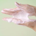 Skin1004 Centella Tea-Trica BHA Foam - Imagen 3